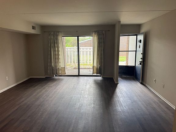 3rd image of 202 Stony Way