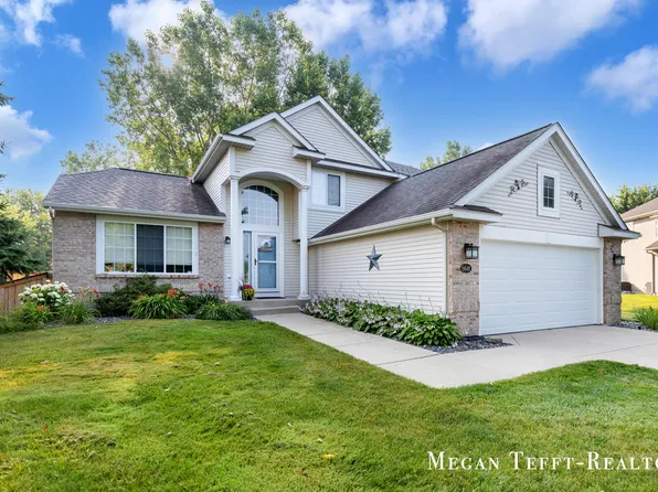 6641 Laguna Vista Dr NE, Rockford, MI 49341