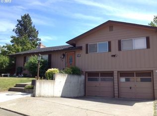 906 E 18th St, The Dalles, OR