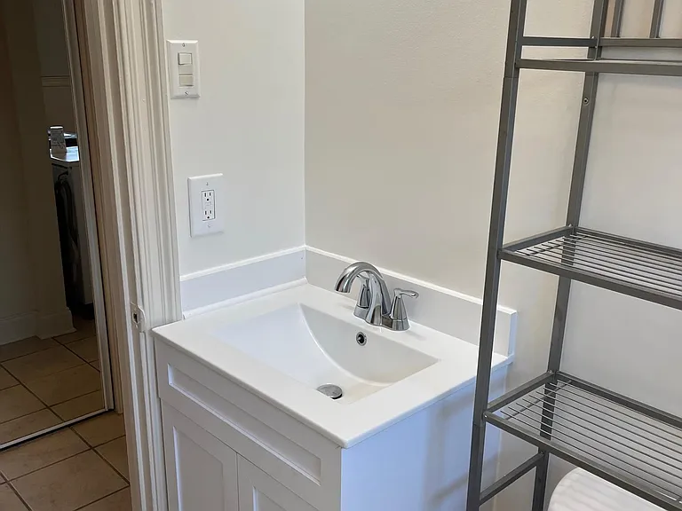 519 Constantinople St #B — Photo 13