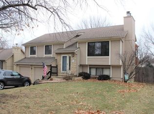 9410 Acuff Ln, Lenexa, KS 66215