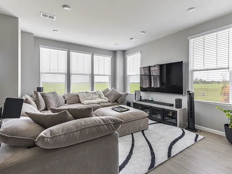 2227 Ryegrass Ln — Photo 8