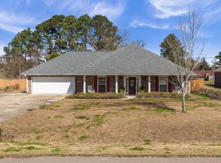 212 Cobblestone Dr, Vicksburg, MS 39183