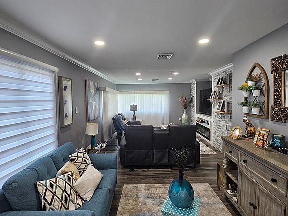 3rd image of 12 Crescent Ln