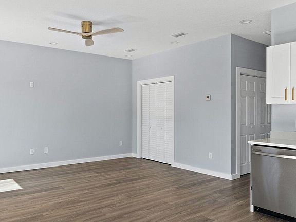 4th image of 3205 E 2nd Pl