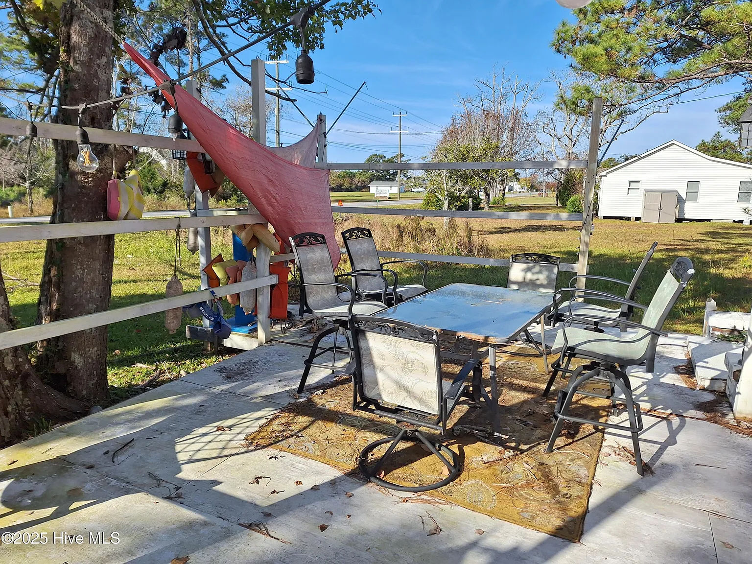 3 bed, 1.0 bath, $1,500 — Photo 2