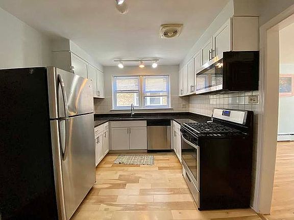 2nd image of 2720 W Summerdale Ave