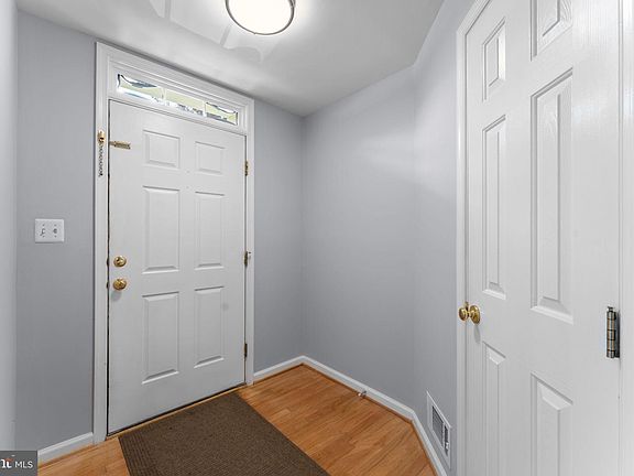 4th image of 2562 Belcroft Pl
