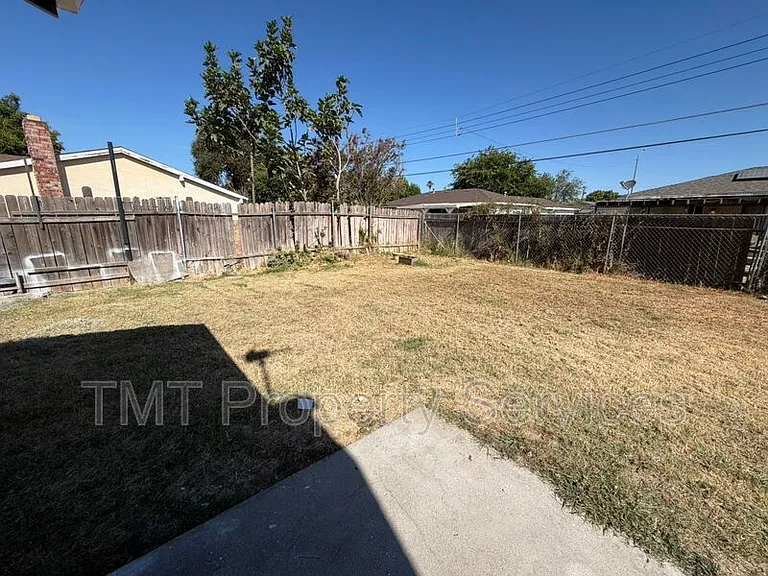 8583 Fairlawn Ct — Photo 5