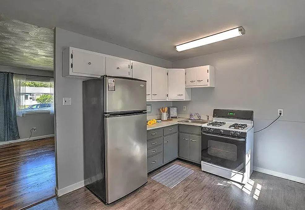 3 bed, 950 sqft, $1,200 — Photo 3