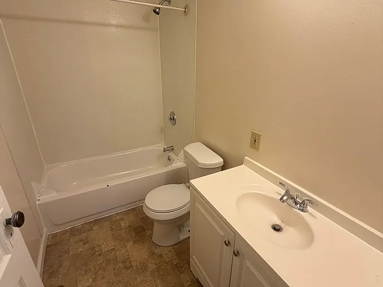 232 Wallace St — Photo 10