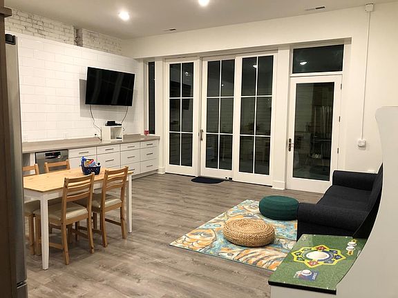 4th image of 209 Mason Ave #1B