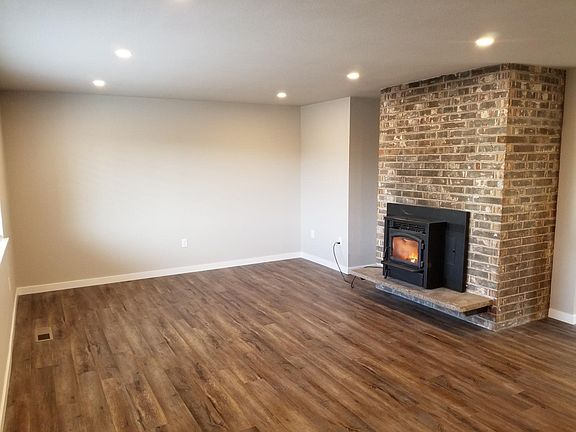 5th image of 809 22nd St NW
