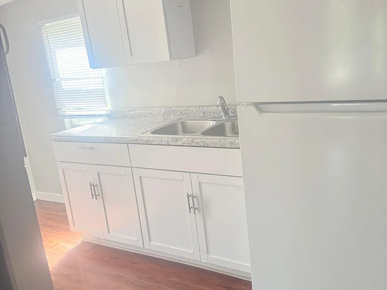 815 Sherburne Ave #2 — Photo 8