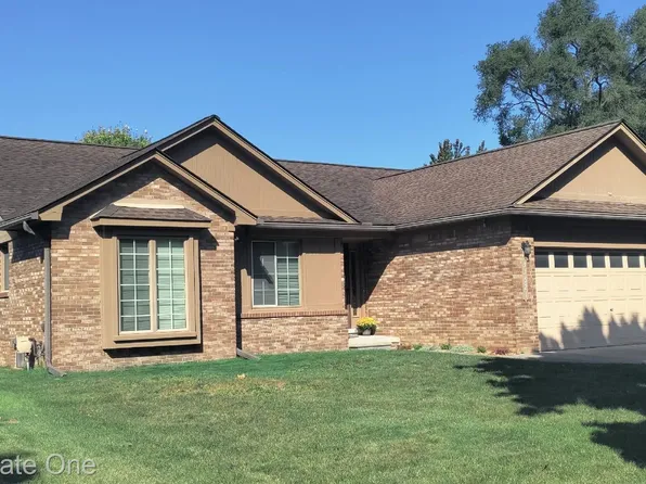 31621 Mary Ann Dr, Warren, MI 48092