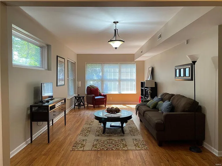 5375 Pershing Ave #1E — Photo 1
