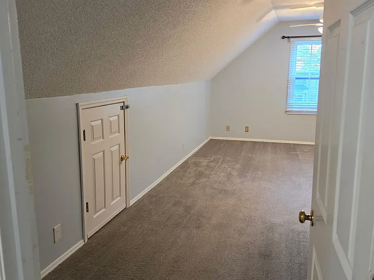 637 Sugartree Ln — Photo 29