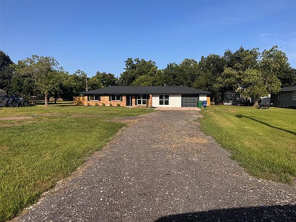 2nd image of 909 S Downing Rd