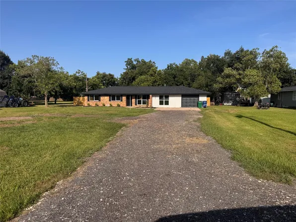 909 S Downing Rd, Angleton, TX 77515