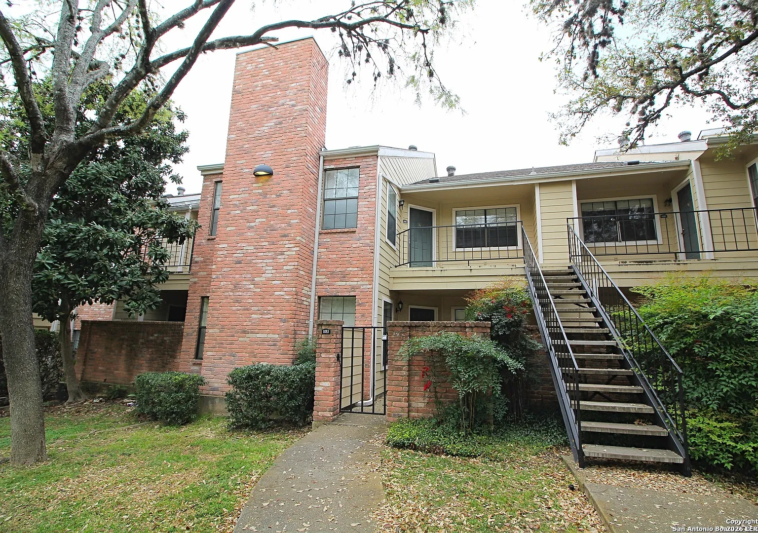 2 bed, 848 sqft, $1,250 — Photo 1