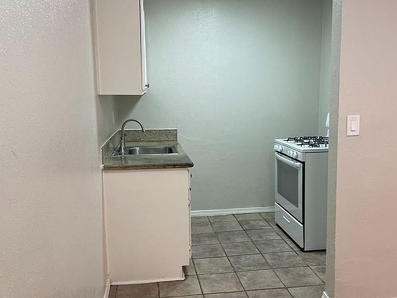 3rd image of 1001 S Standard Ave #2