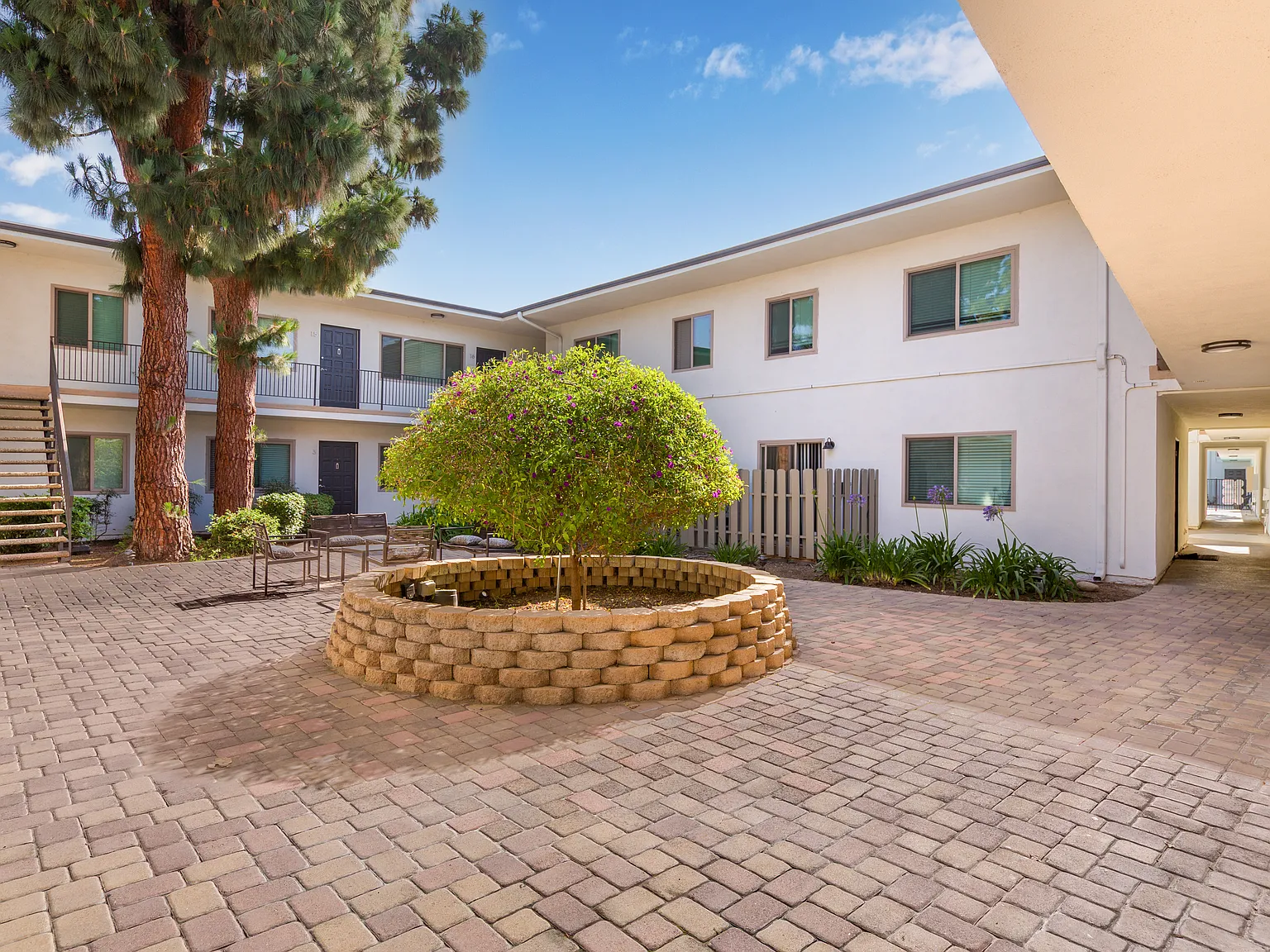 Riviera Apartment Homes — Photo 3