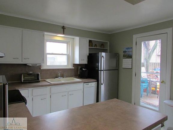 3rd image of 315 Lawton St