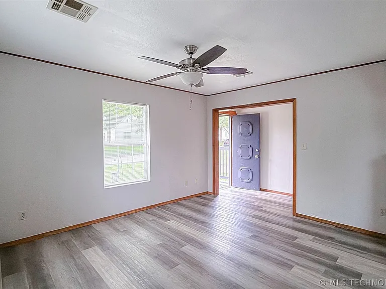 613 W 23rd St — Photo 29