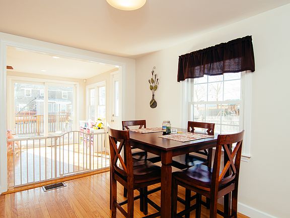 4th image of 87 Doris Dr