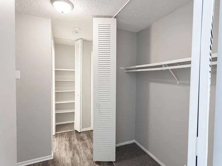 Talus | Closet & Storage Space