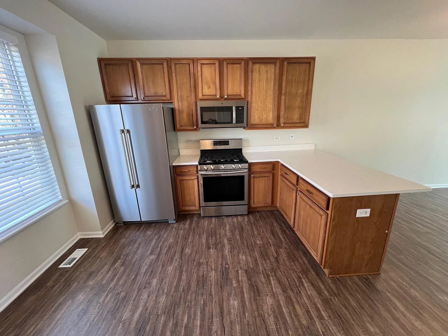 3 bed, 2.5 bath, 2082 sqft, $2,700 — Photo 3