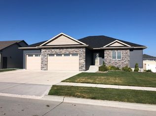 810 16th Ave, Kearney, NE 68845