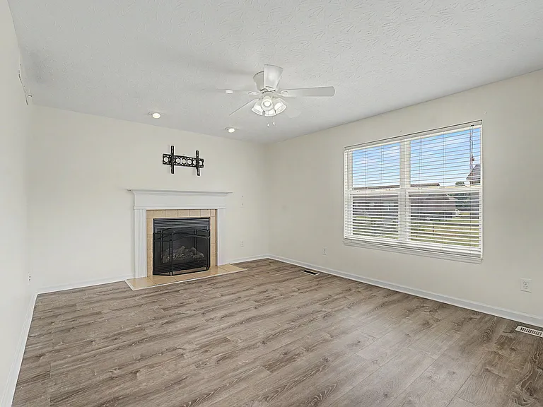 7973 Seabury Ct — Photo 10