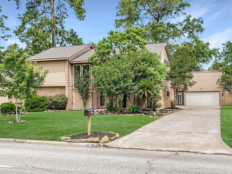 706 S Diamondhead Blvd — Photo 2