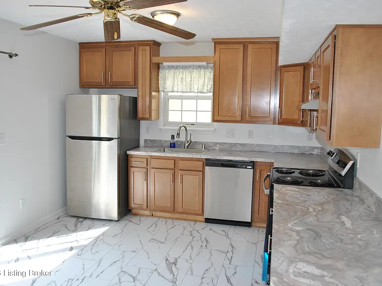 4118 Hickoryview Dr — Photo 3