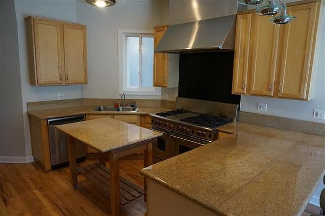 1st image of 4447 S Ellis Ave #4447