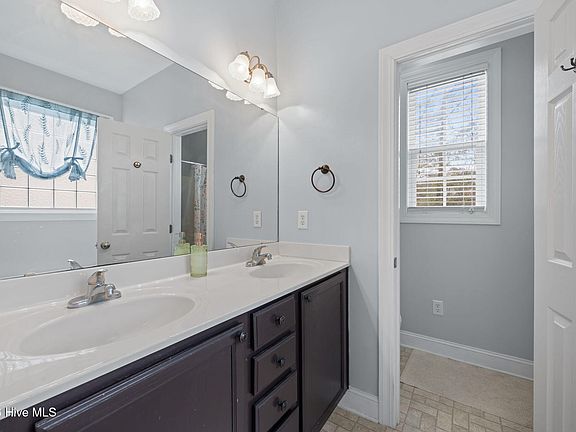 4th image of 126 Meadow View Drive