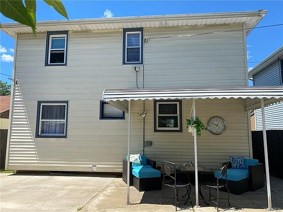 4th image of 475 Montrose Ave