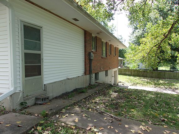 4th image of 1006 N Clay St