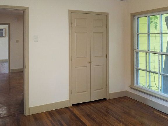 2nd image of 2351 Cincinnati Ave