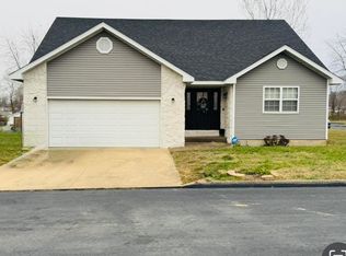 700 Robin Rd, Mountain Grove, MO 65711