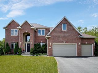 712 McFaddens Trl, Eagan, MN 55123