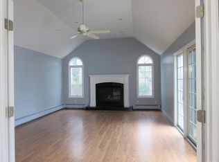 143 5th Ave, Kings Park, NY 11754