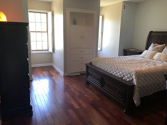 4th image of 20 Vanessa Ct