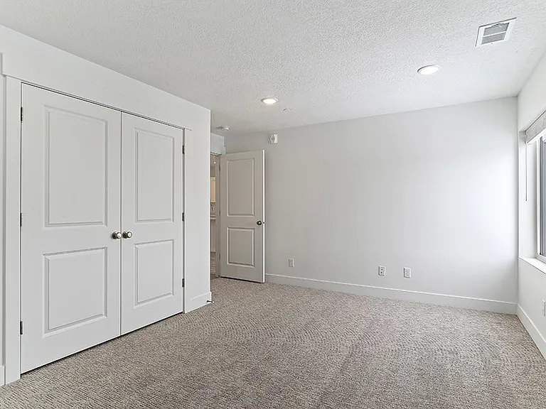 Hillside Apartments — Photo 10
