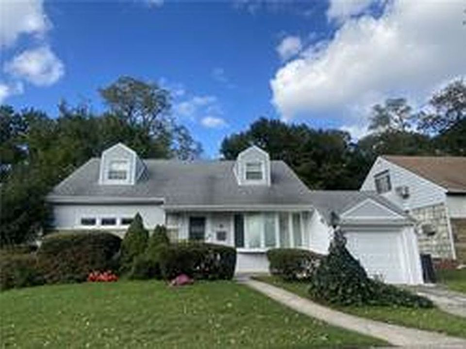 1st image of 21719 Kingsbury Ave