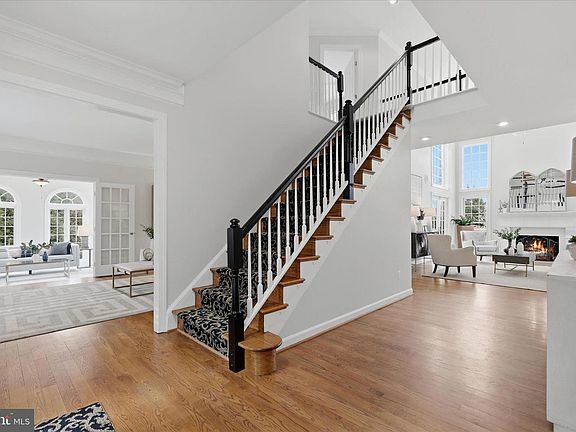 4th image of 1234 Tottenham Ct