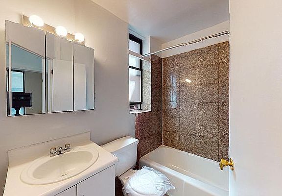 5th image of 523 E 83rd St APT 4R