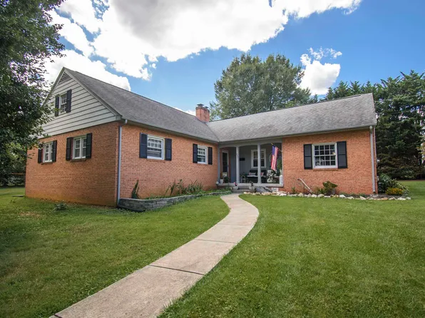 207 Poplar Ln, Pearisburg, VA 24134