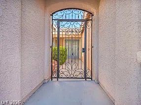 3 bed, 3.0 bath, 2824 sqft, $2,650 — Photo 2